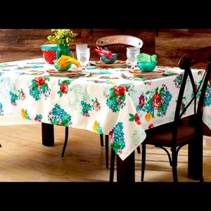 Pioneer Woman Country Garden 52”x70” Rectangle Tablecloth